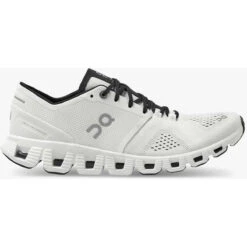 On Running Women's Cloud X 11 On Running Women's Cloud X -On Running cloud x 2 fw20 white black w g1 2